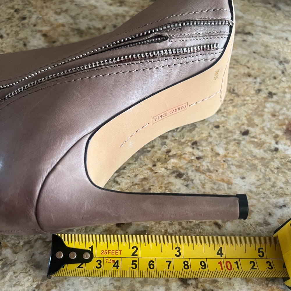 VINCE CAMUTO KLAYTON ANKLE BOOT LEATHER GORGEOUS 9M PEBBLE GREY COLOR - Picture 6 of 9
